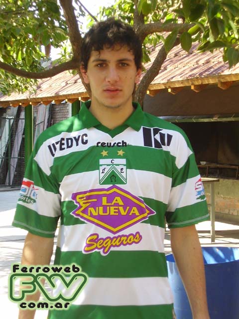 Gonzalo Castellani luce la nueva camiseta alternativa de Ferro Gonzalo Castellani luce la nueva camiseta alternativa de Ferro